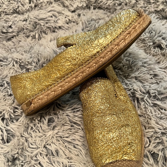 Stuart Weitzman gold leather espadrilles - Picture 3 of 8